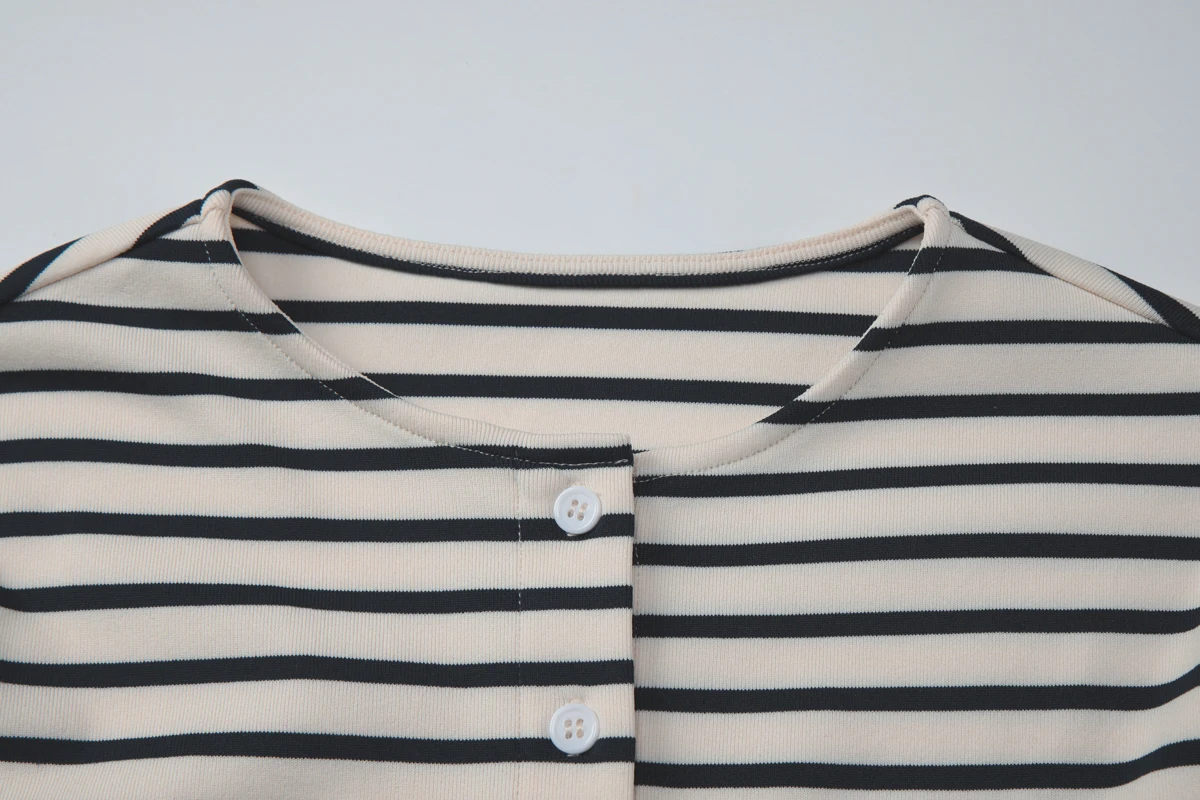 Hugcitar 2026 Gestreiftes Langarm-T-Shirt mit Knöpfen, Sexy Schlankes Crop-Top, Herbst Damenmode-Outfits, Streetwear, Party, Urlaub – Detail 5
