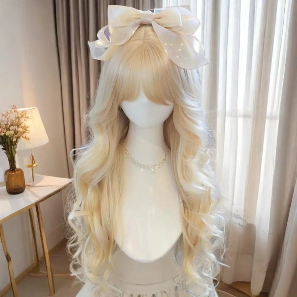 Peruka Lolita Soft Maid dla dziewcząt, długa, duża, falowana, mlecznobiała z grzywką, peruka cosplay na całą głowę