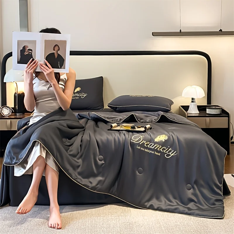 

Soft and Skin-friendly Quilt Embroidery Craft Thin Quilt Non-fading Comfortable All Seasons Easy to Machine Wash for Bedroom