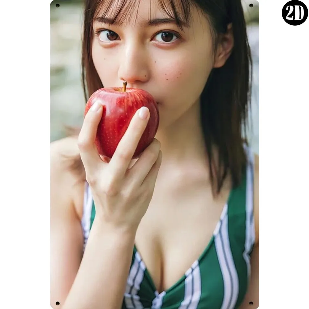 Letrero de metal, chica asiática con camiseta sin mangas a rayas verdes y blancas y manzana roja, estilo vintage para exteriores