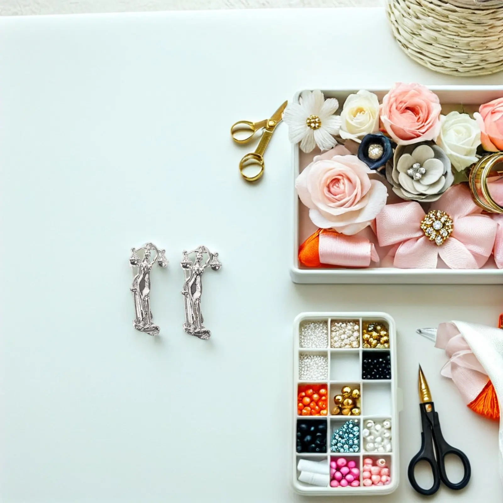 

2 шт. броши в виде греческих статуй, классические скульптурные броши-значки для костюма, аксессуар для коктейльных вечеринок и официальных мероприятий