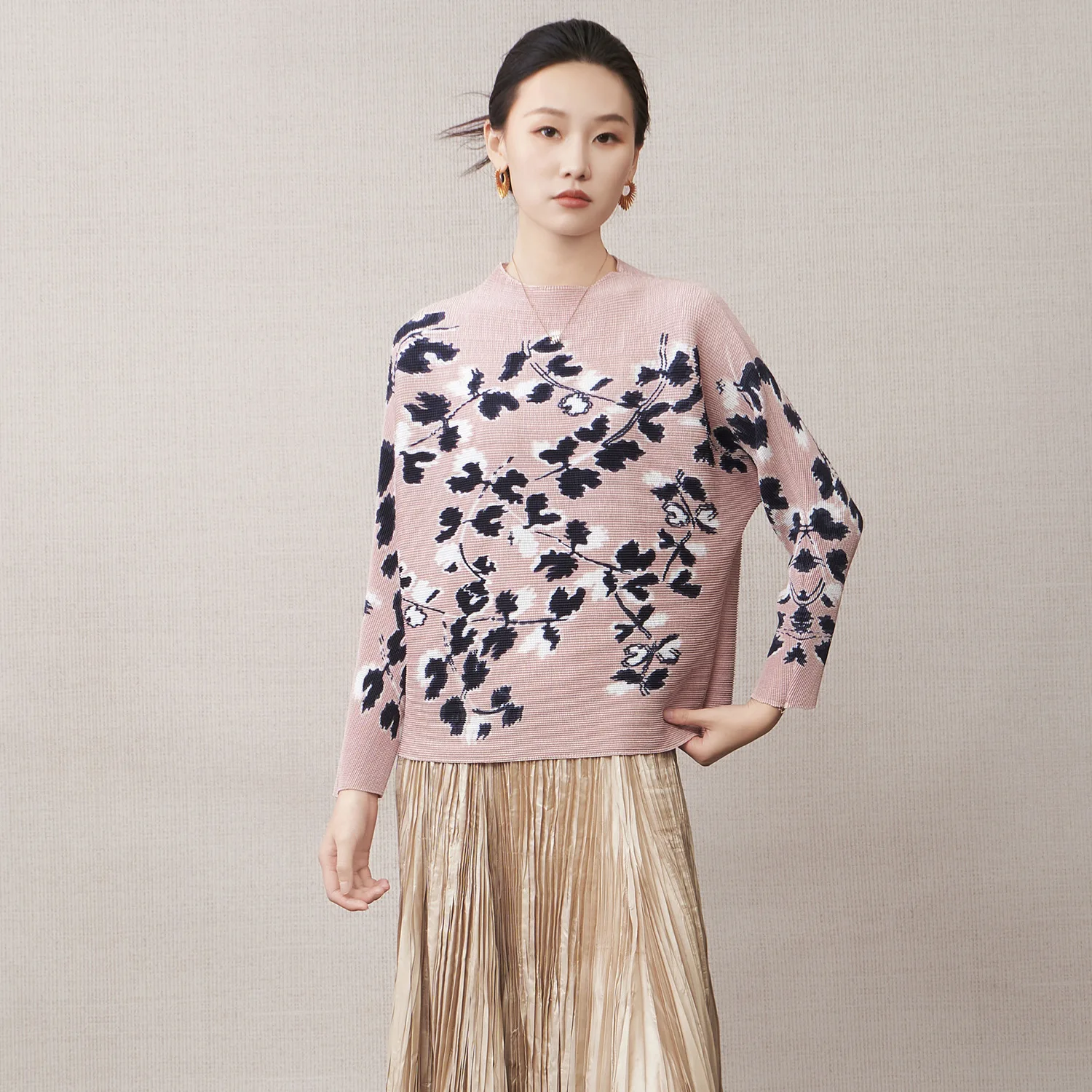 

Miyake Folds 2025 Bat Sleeve T-Shirt Tops Women Loose Large Size Pullover Printed Premium Feeling Foreign Hundred Long Sleeve