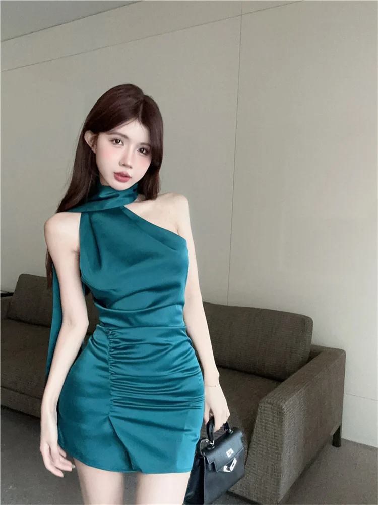 فستان ستان بتصميم متخصص بدون ظهر للنساء صيفي مثير بطيات زرقاء طاووس فستان قصير قصير حار للسيدات بكتف واحد