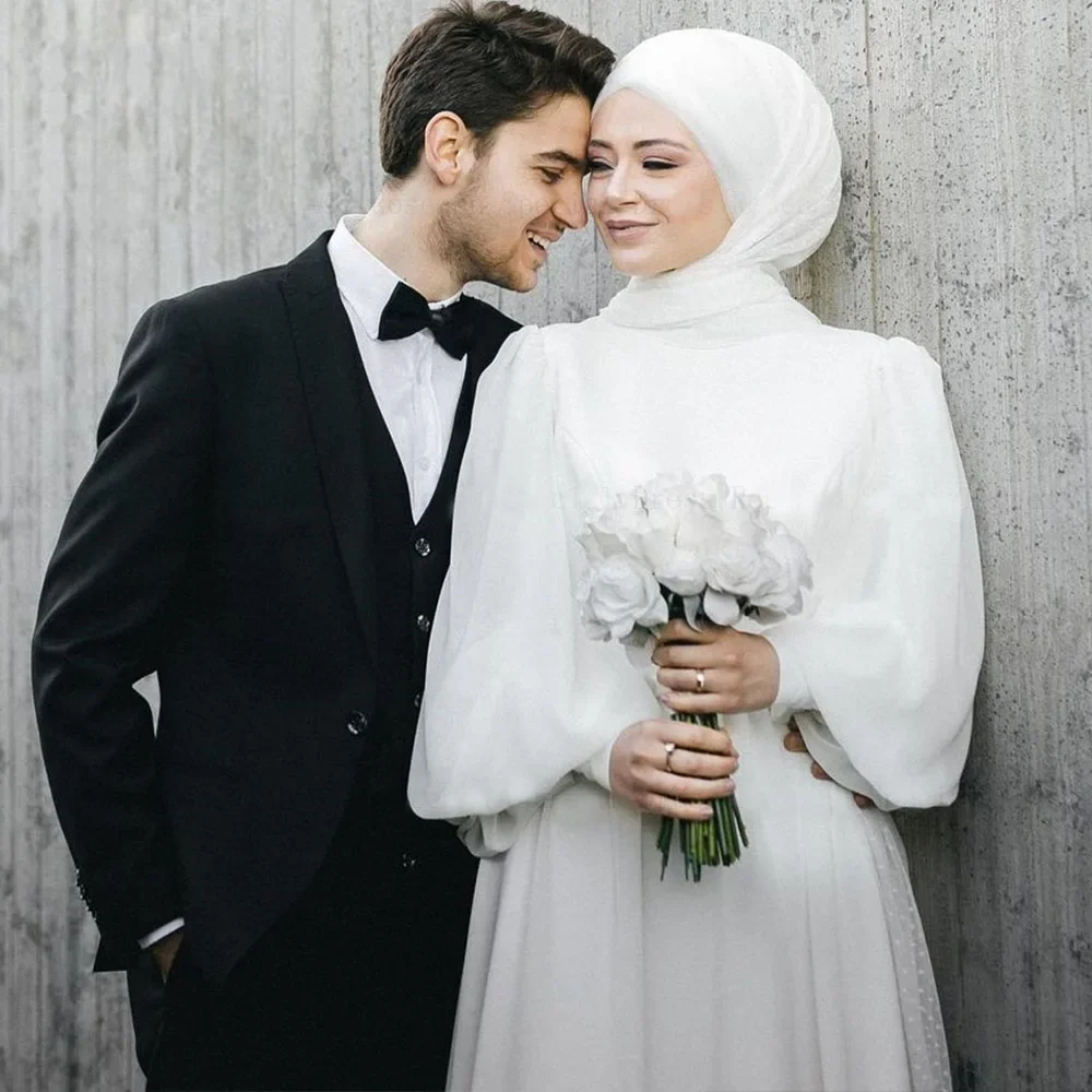 YCJ Gaun Pengantin A-line Kerah Tinggi Muslim Gaun Pengantin Kustom Wiru Terbungkus Satin Vertikal Penuh Jubah Sikat De Mariee