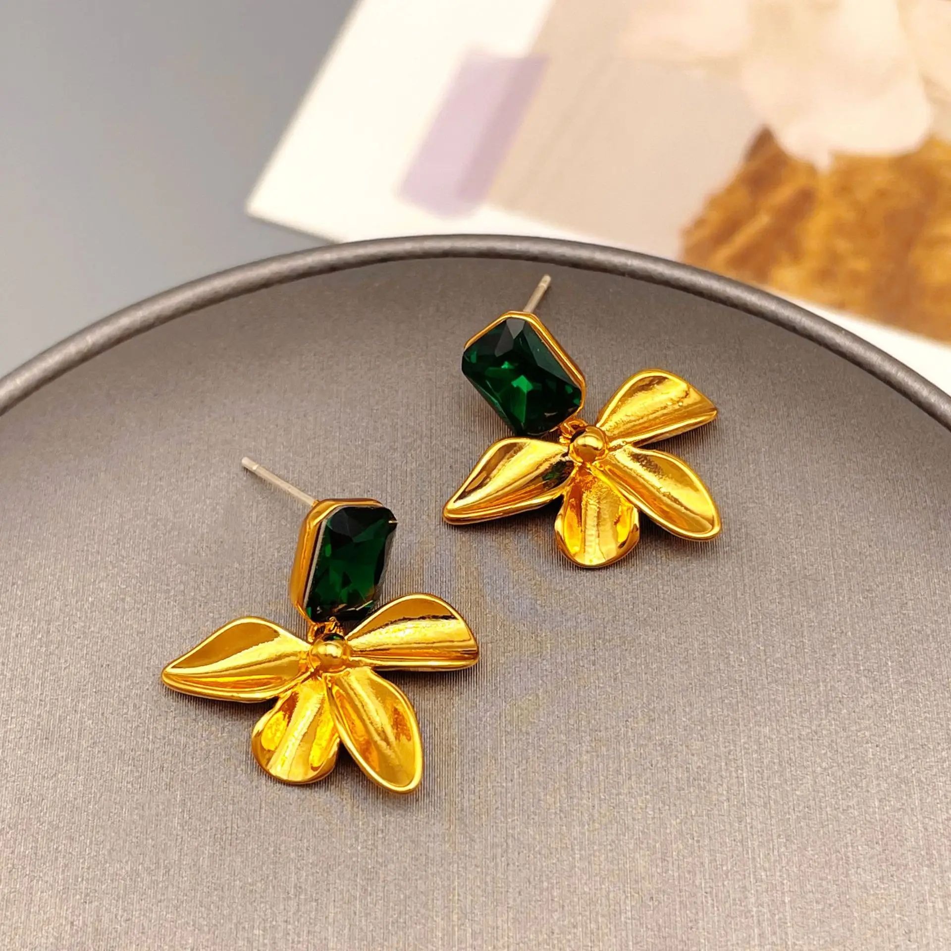 

Korean Fashion Emerald Flower Vintage Earrings