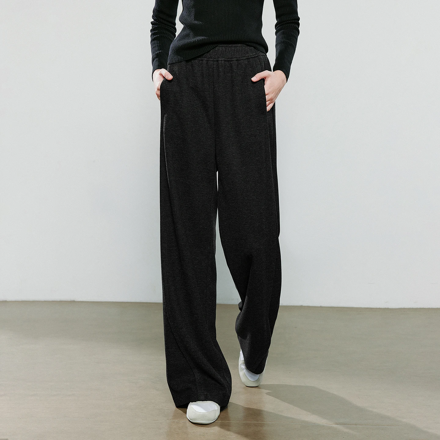 TOYOUTH سراويل تقليدية نسائية 2025 شتاء جديد غير متماثل ناعم ثقيل الوزن مفكك تصميم سبليت تقسم واسعة الساق بنطلون