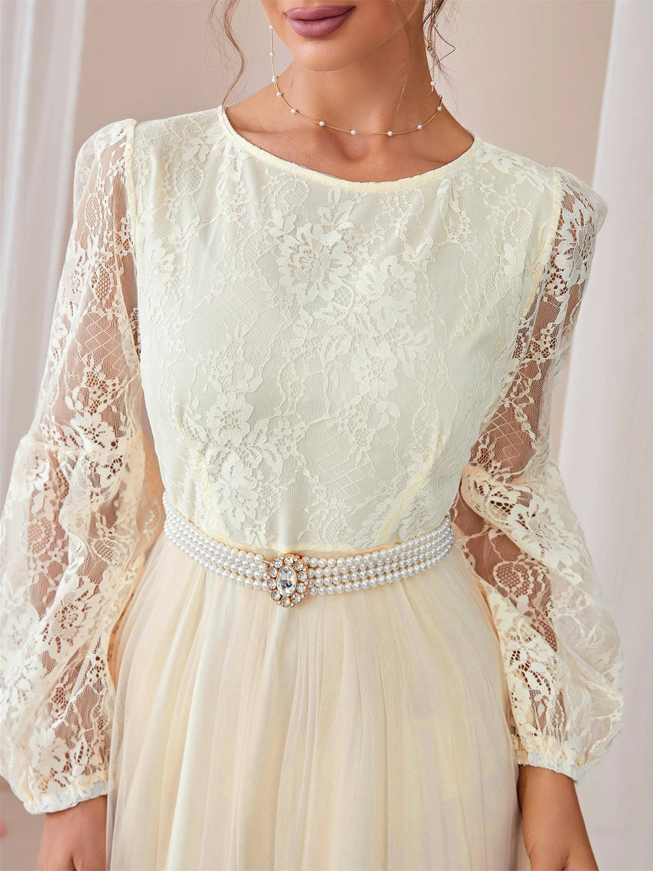 Nowość 2025 Elegancka sukienka damska z koronkowymi wstawkami i siateczką na wiosnę i lato, transgraniczna, z naturalną talią, w stylu Bliskiego Wschodu.