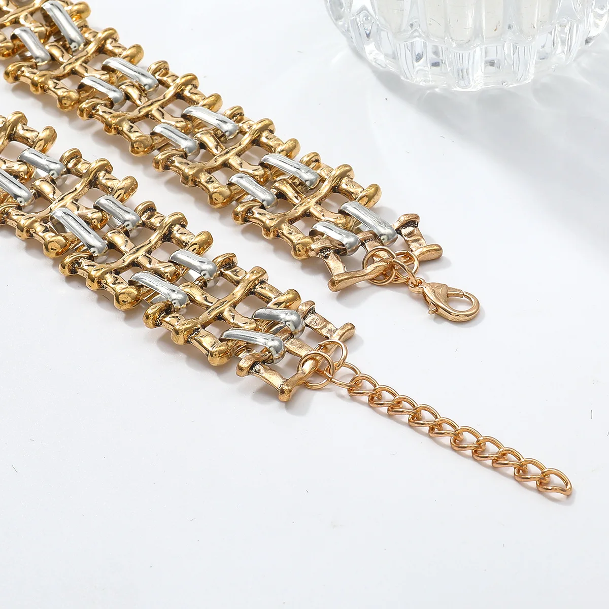 2026 Vintage Chunky Metall-Choker-Halskette für Damen, Persönlichkeits-Schmuck, Accessoires für Bankette und Partys – Detail 7