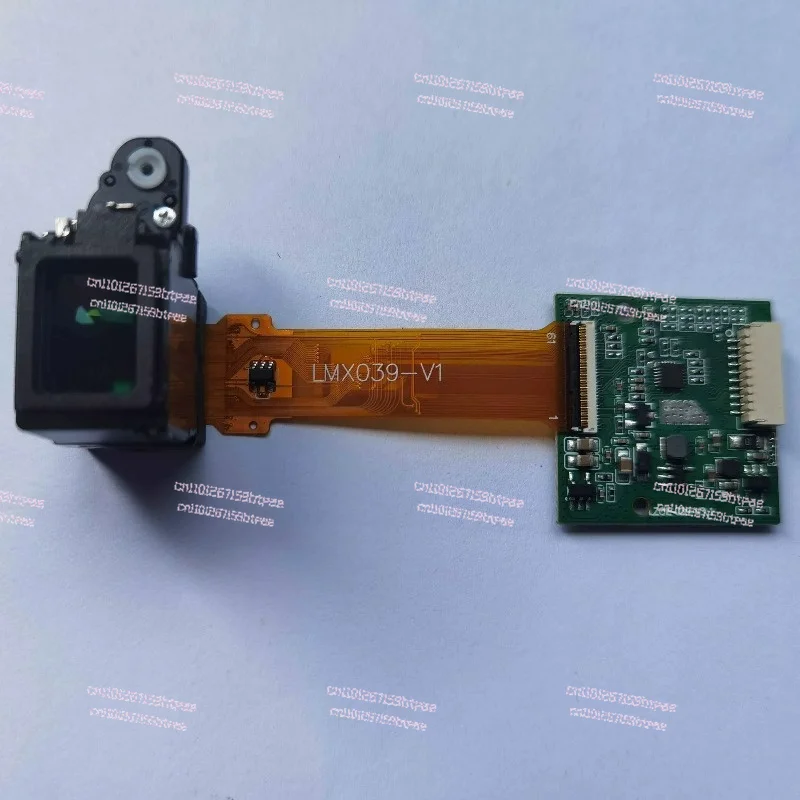 The thermal imager shows that the optical magnification of the device is approximately