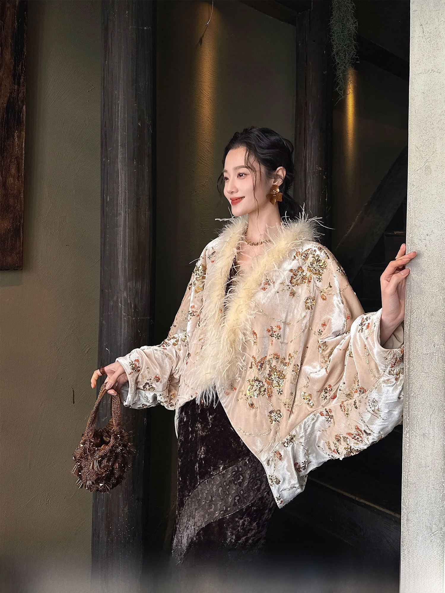 

Sanji Bla Flower Velvet Collar Cotton Jaet Embroidered Heavyweight 3D Lo Needle Winter New Sle Korean Loose Fit Women...