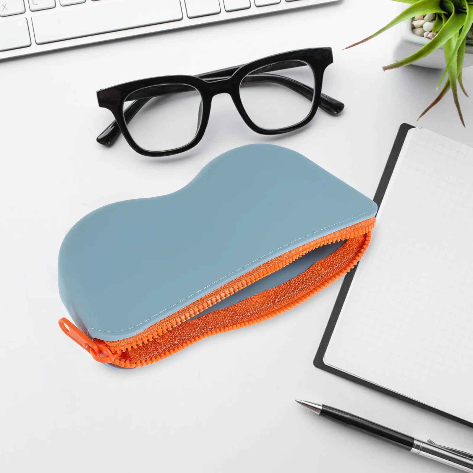 

Glasses Case Soft Silicone Zipper Closure Portable Eyewear Storage Bag for Travel Daily Use Unisex Sunglasses Holder