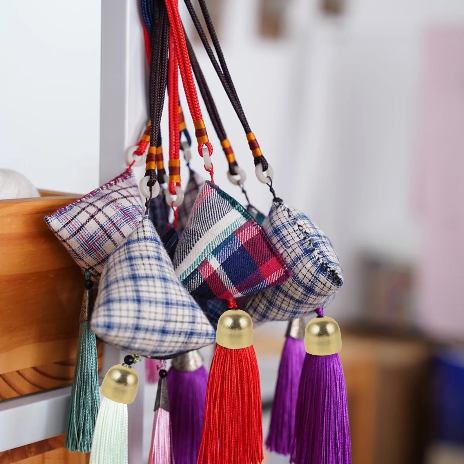 10 قطعة المعلقات جرس عيد الميلاد الحديد زينة معلقة شجرة عيد الميلاد الحلي احتفالية يهتف عيد الميلاد جرس حلية معلقة