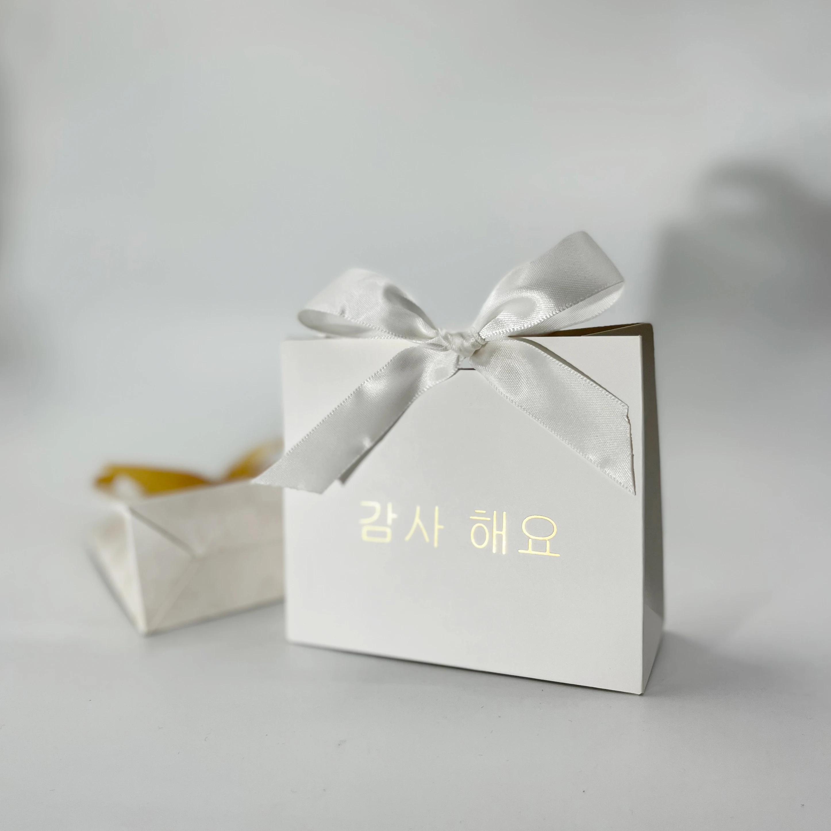 

Gift Box Paper Candy Box With Ribbon Wedding Favor Chocolate Box For Birthday Baby Shower Party Gift Pakcing Decor