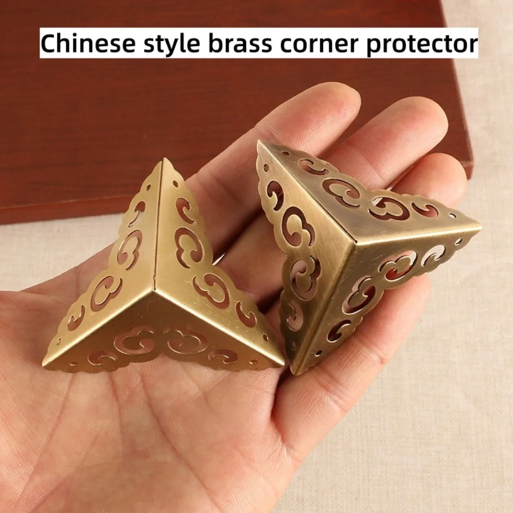 2Pcs Vintage Hollow Carved Brass Corner Protector, Decorative Metal Triangle Corner Bracket Code, Anti-Collision Corner Guard