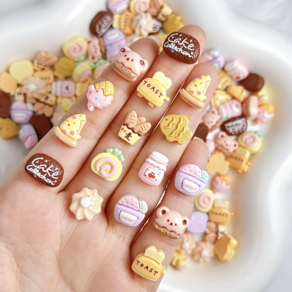 20PCS 3D น่ารักสมจริงไอศกรีมคุกกี้เรซิ่นเล็บ Charms การ์ตูนสร้างสรรค์นมพิซซ่าขนมผสมตกแต่งเล็บ DIY