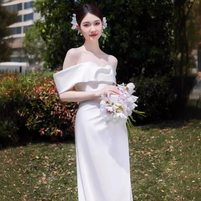 servizio-da-viaggio-per-matrimonio-leggero-francese-con-spalle-scoperte-semplice-e-grazioso-abito-da-sera-bianco-in-raso-sposa-matrimonio-velo-da-sposa-di-benvenuto