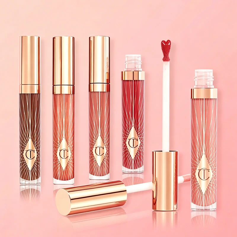 

Горячая новинка: Бальзам для губ Charlotte Tilbury Water Light с зеркальным эффектом и аппликатором в форме сердца. Увлажняющая косметика для губ.