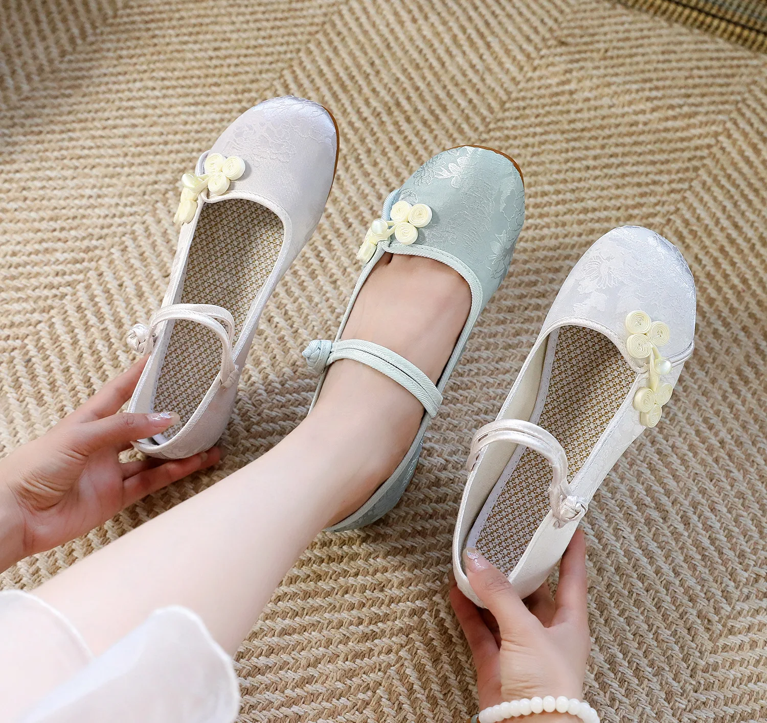 Sapatos hanfu primavera e verão sapatos de pano tradicionais estilo pequim com bordados inspirados em zen sapatos femininos