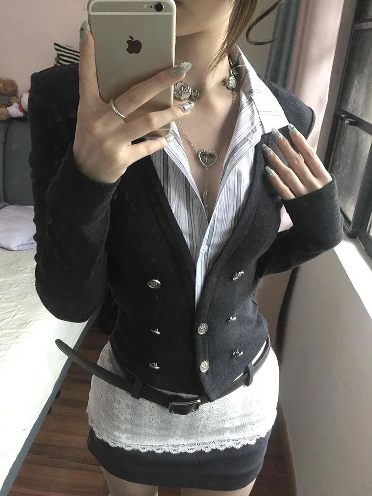 تي شيرت نسائي قصير بدون أكمام بقصة ضيقة وأكمام طويلة وياقة مقلوبة على الطراز الكوري قميص أساسي على طراز الكلية