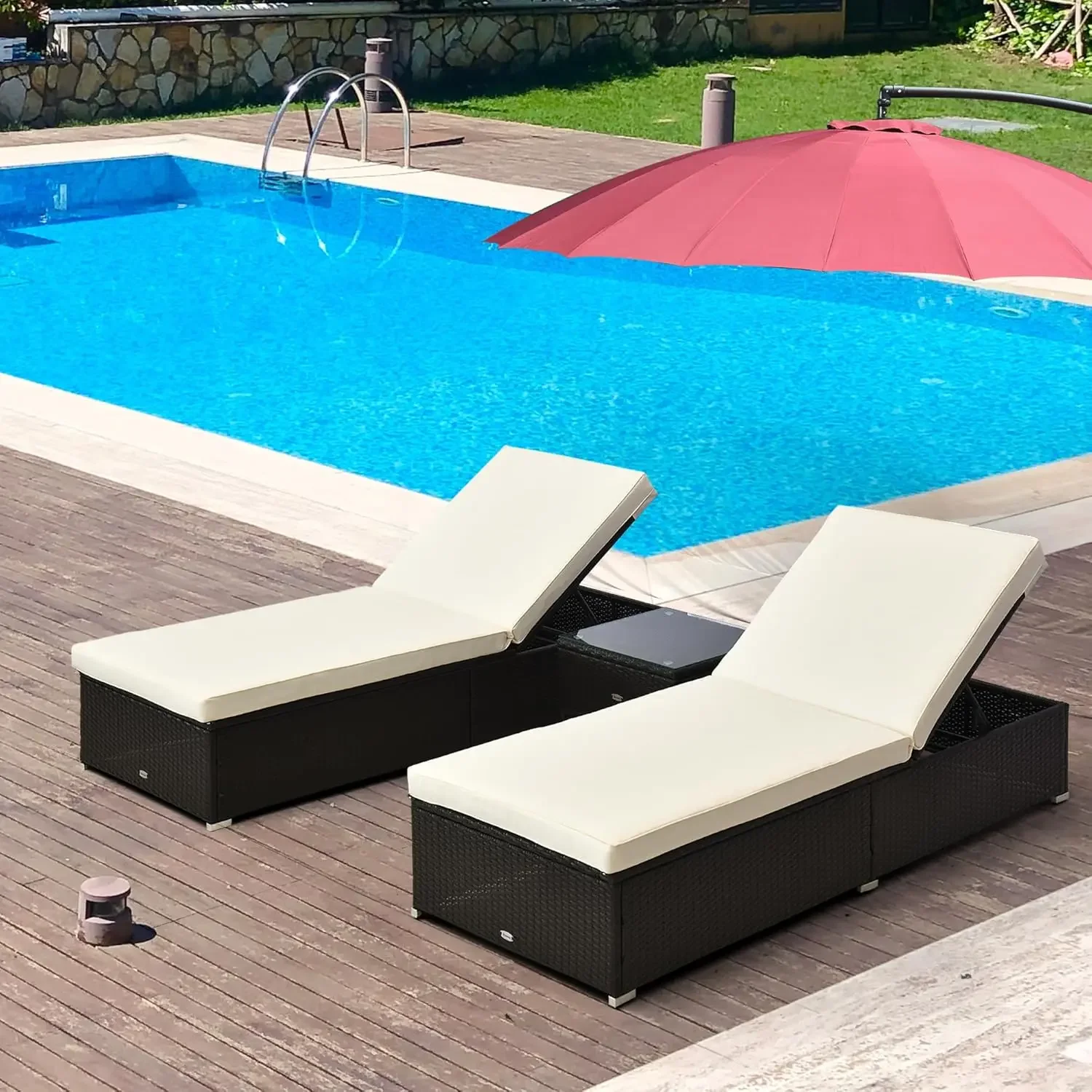 Outsunny Chaiselongue-Set, 2er-Set mit 5-Winkel-Rückenlehne, Couchtisch für den Außenbereich, wasserabweisende Kissen, Poolseite aus PE-Rattangeflecht