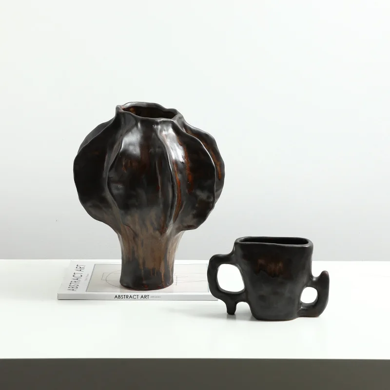 New Chinese style wabi sabi abstract plain black ceramic vase model room villa living room entrance flower arrangement