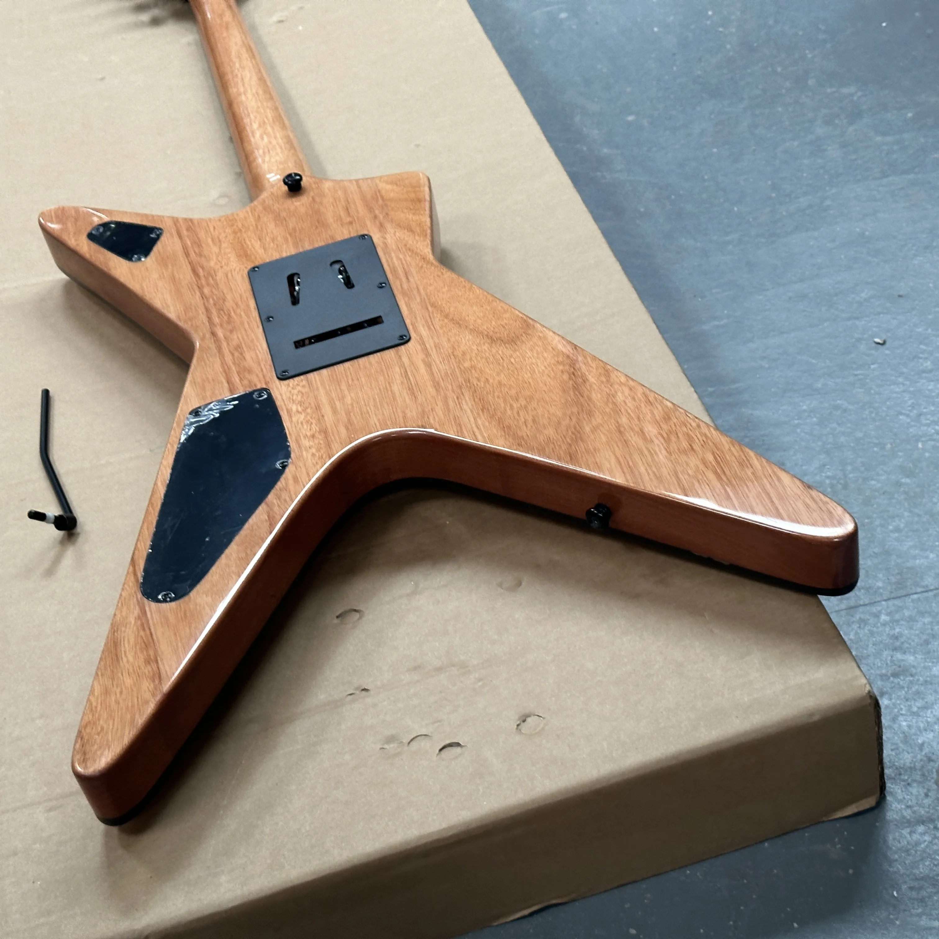 กีตาร์ไฟฟ้าสไตล์ Dimebag รุ่น STLF Wood Was.Bu.n ลายครอสอินเลย์ ทรงครอสบอดี้ สีดำ ระบบ Floyd's Tremolo จัดส่งเร็ว