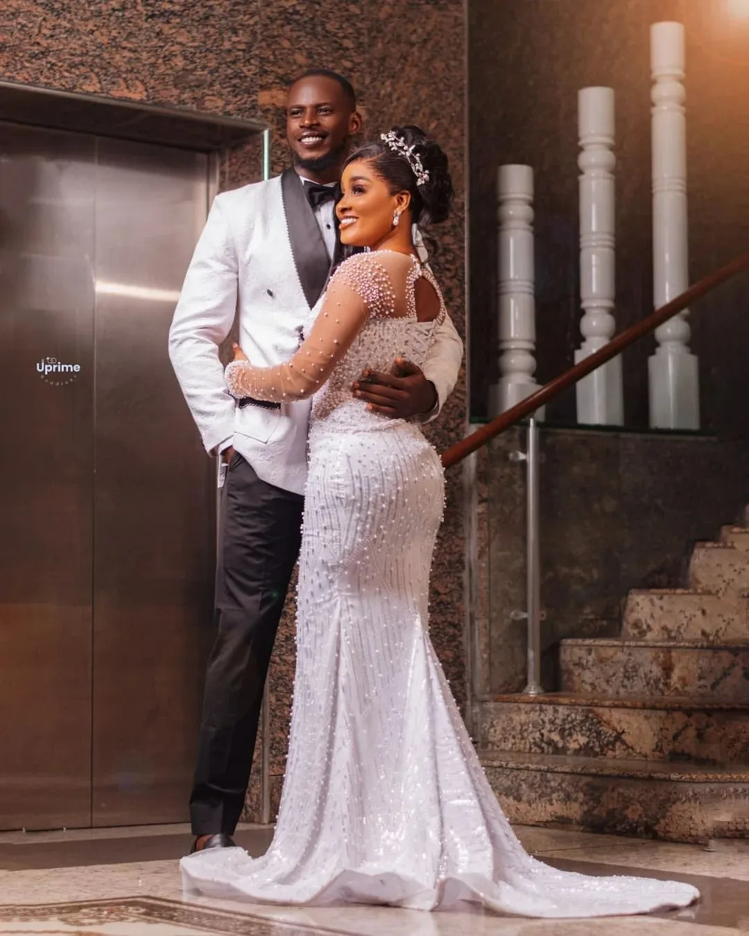 

Customized Sparkly Pearls Beads Wedding Dress Robe De Mariée Long Sleeve Bridal Gown with Removable Cascading Ruffles Skirt