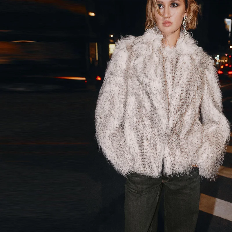 

Thicken Warm Women's Faux Fur Coat Lapel Long Sleeve Puffy Jacket Trendy Short Outwear 2025 New Winter Chic Dot Lady Coats