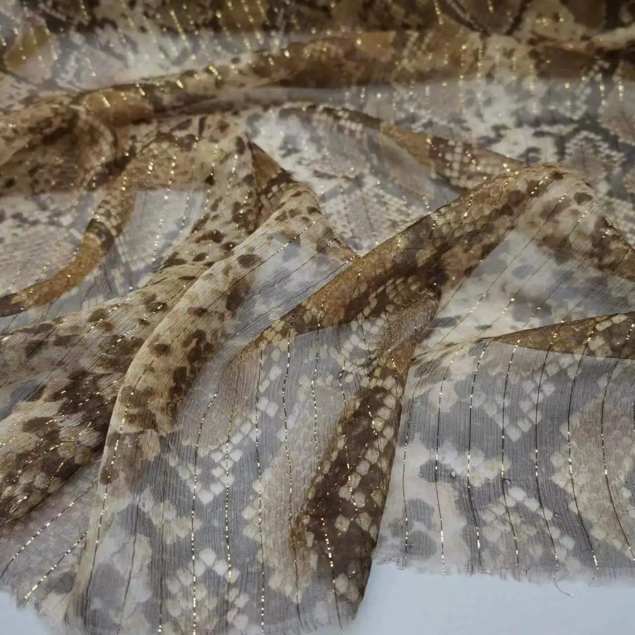 Snake Pattern Silk Fabric Shimmer Georgette Jacquard Shiny Silk For Saree Toub Scarf