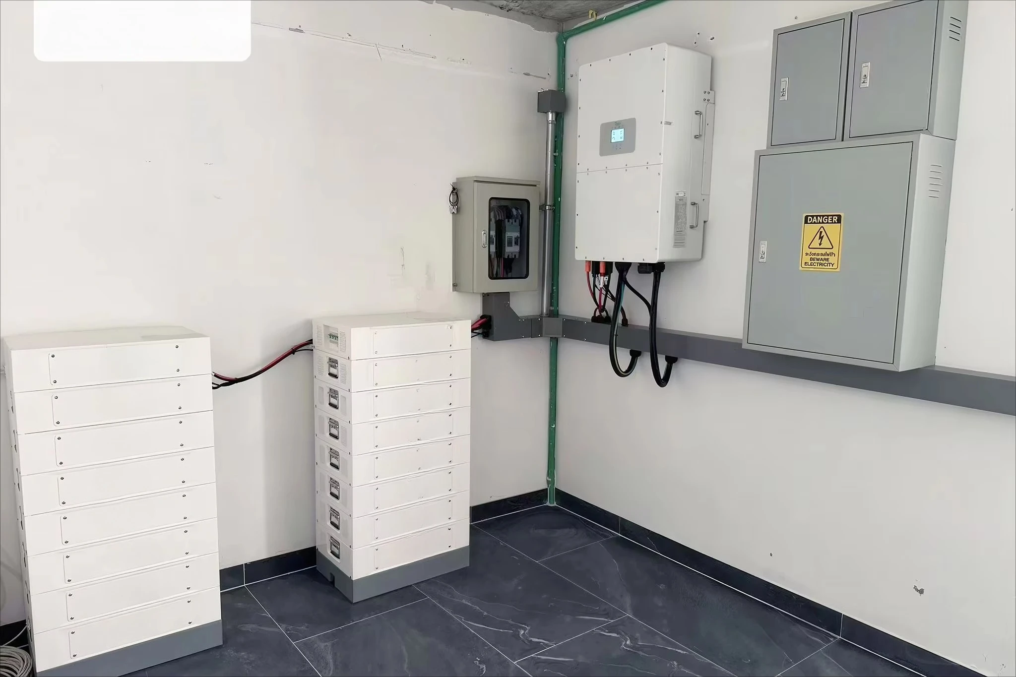 แบตเตอรี่ Dyness Stack 100 51.2V 100Ah ชุดแบตเตอรี่ 15kWh 20kWh 30kWh แรงดันสูง Lifepo4 แบบเรียงซ้อนได้ สำหรับเก็บพลังงานภายในบ้าน