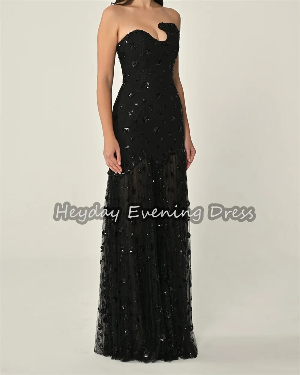 全盛期チュールストラップレス A ラインスパンコール床の長さのエレガントなイブニングドレス女性のための 2025 サウジアラブシンプルなカクテルパーティードレス