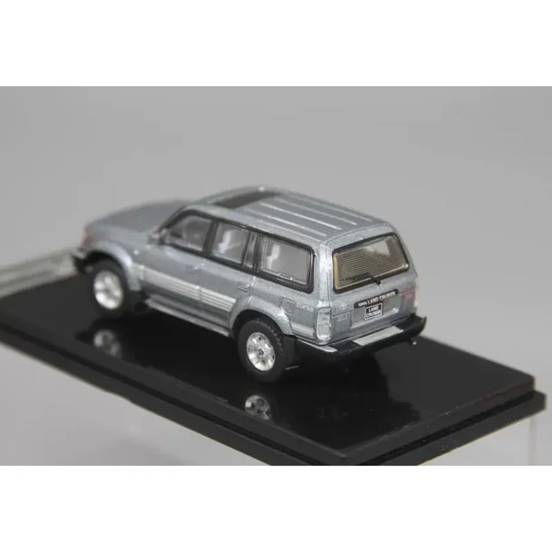 1:64 Scale Land Cruiser LC80 Off-road Alloy Car Model 77