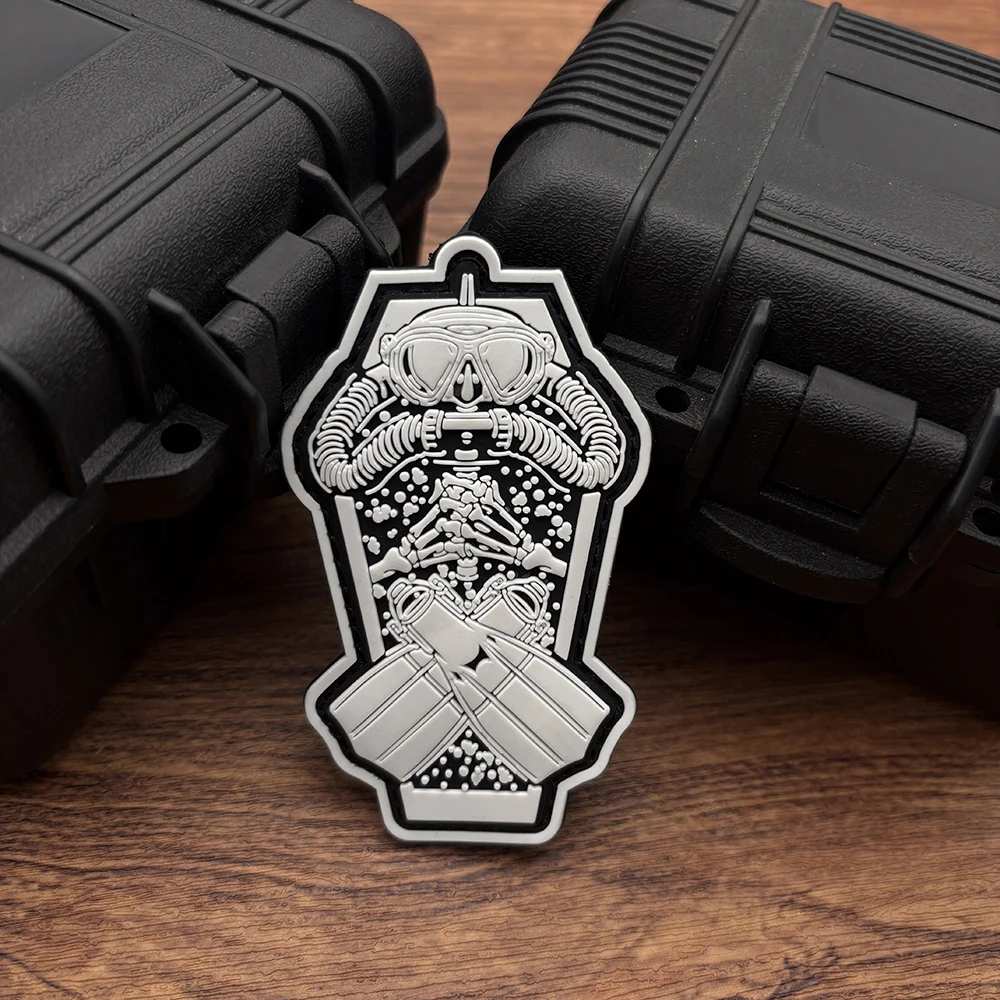 

A Frog-Man Pattern Pvc Sticker Morale Patch Badge Patch, with a Glow-In-The-Dark Effect, Used for Armbands, Backpacks, and Tactical Vests, Clothing Decoration Embroidery Patch Soft Rubber