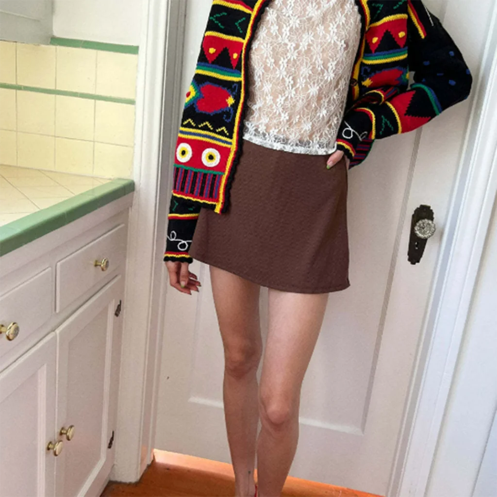 Women's high-waisted mini skirt in solid color with side slit A-line skirt, short casual fitted skirt, street style Y2K women's