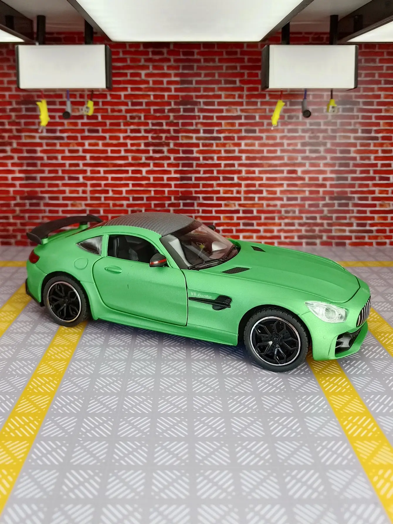 

1:24 Super GT alloy sports car model car ornaments pull back toy children's with rich details fine workmanship and good quality