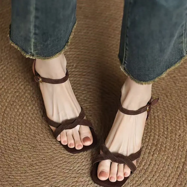 2026 Hochwertige Kaffeebraune Schmalbandige Slim-Fit Sandalen, Große Größen Sommerliche Modische Offene Zehen High Heels – Detail 8