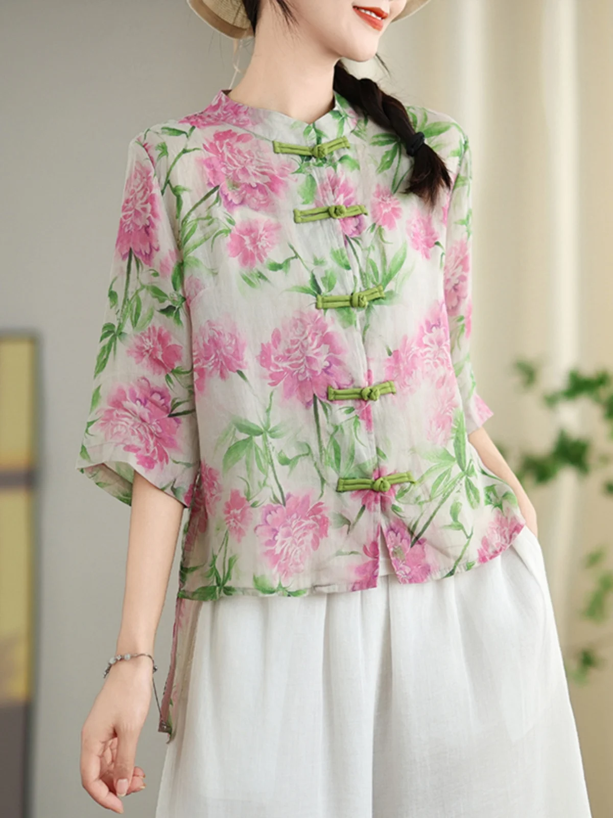 Csa Fena de Botão Estilo Chinês Artístico com Estampa Retrô em Linho, Manga Curta na Frente e Longa Atrás, Top Fen...