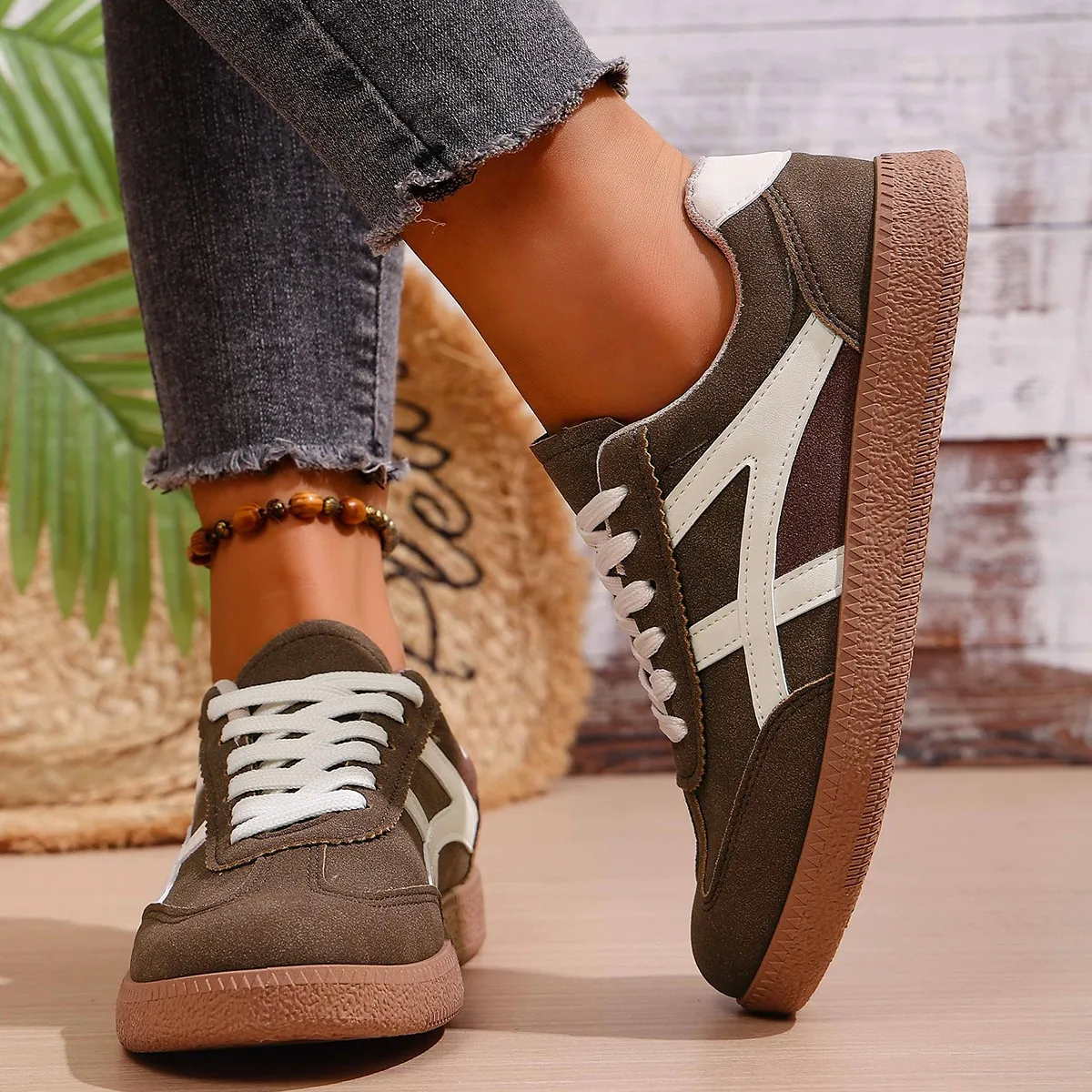 2026 Herbst Damenmode Wildleder-Sneaker mit Doppelschnalle und Metall-Details Leichte Atmungsaktive Bequeme Freizeitschuhe – Detail 10