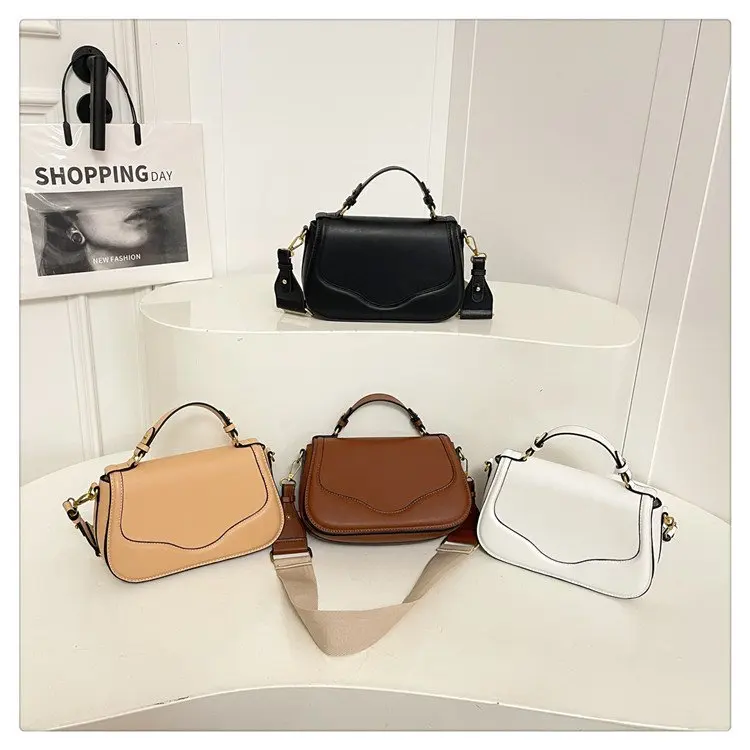 

Fashion Korean Style Women's Shoulder Bag 2026 New Trendy Minimalist Versatile Chain Crossbody Square Bag