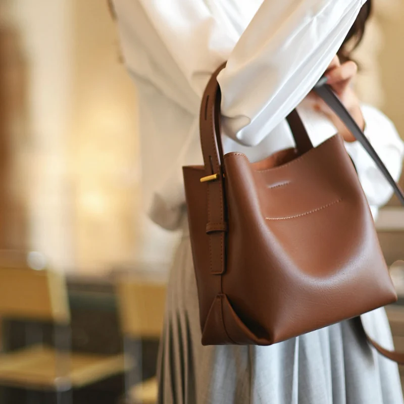 

Cowhide Genuine Leather Bucket Bag trend 2024 Commuter Special-Interest High-Grade Shoulder Messenger Handbag Women's Bags