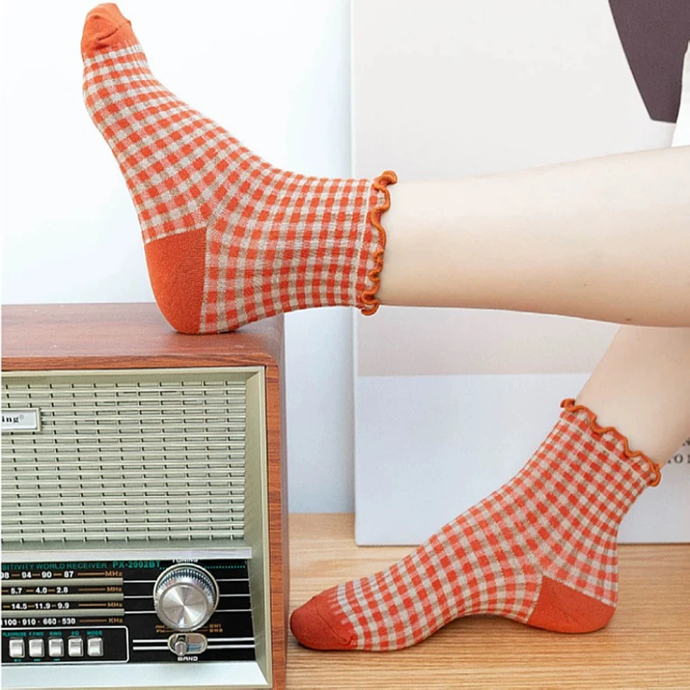 Women's Sock Autumn Checkered Retro Vintage Cotton Socks Crew Comfortable Color Fashion Sock Elastic Plaid Short Socks Woman Sox