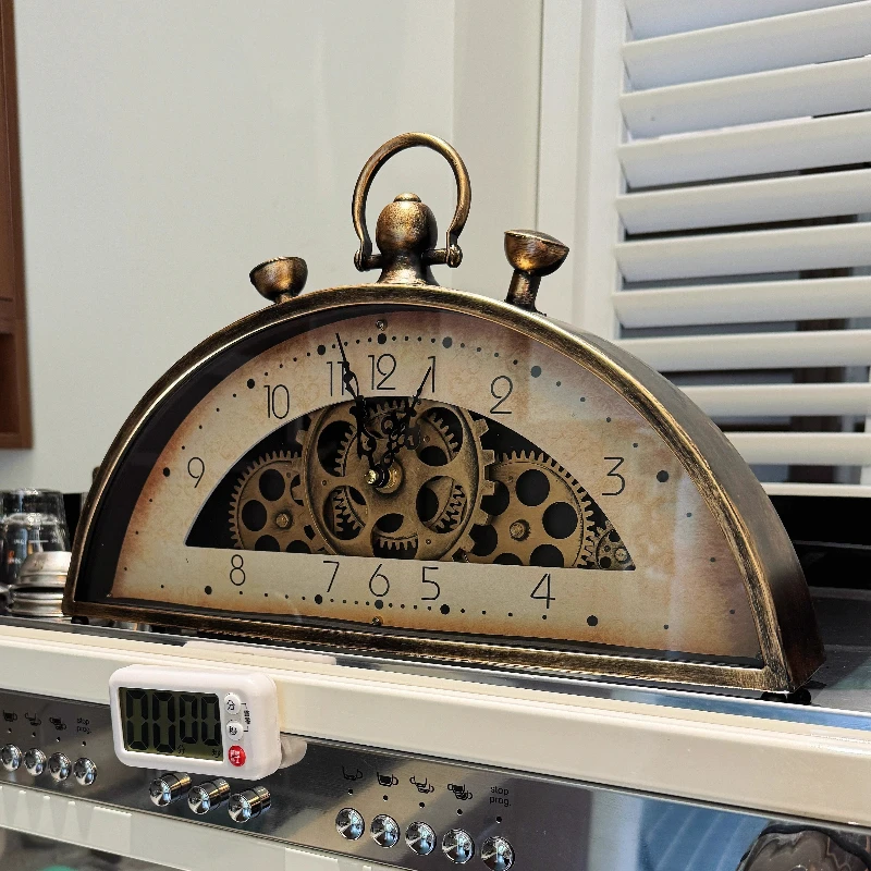 

American Table Clock for Living Room Retro Art Decor Desktop Timepiece High-End Decorative Clock for Home Classic Analog Display