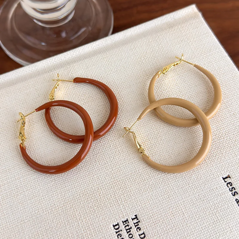 خمر هونغ كونغ نمط الخريف الشتاء الكرمل البني قطرة النفط هوب أقراط المرأة موضة أقراط دائرة كبيرة #4