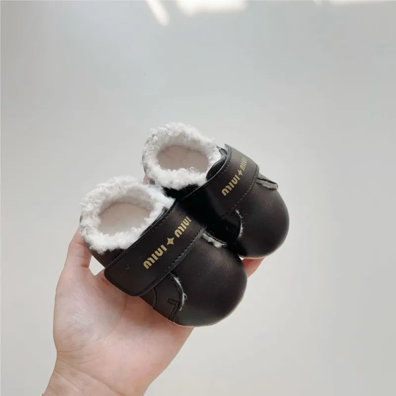 Zapatos de entrenamiento cálidos con forro polar para bebé recién nacido, niño y niña, zapatos antideslizantes informales suaves con Velcro grueso para niño de 0 a 1 año