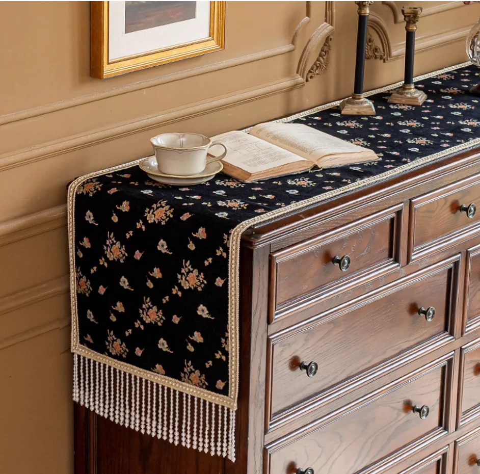 French retro petal jacquard table flag 25 new style light luxury high-end handmade hanging bead bucket cabinet TV cabinet dec