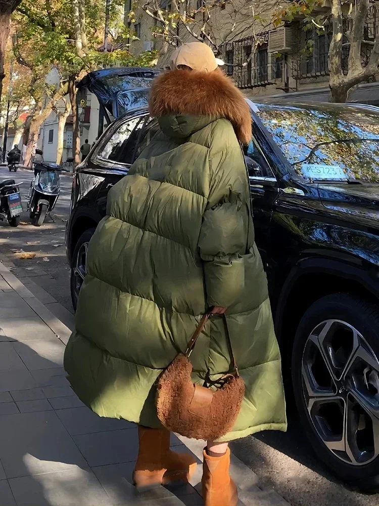 Chaqueta acolchada de piel de mapache súper grande para mujer, edredón verde militar, abrigo acolchado de pato blanco largo y grueso de talla