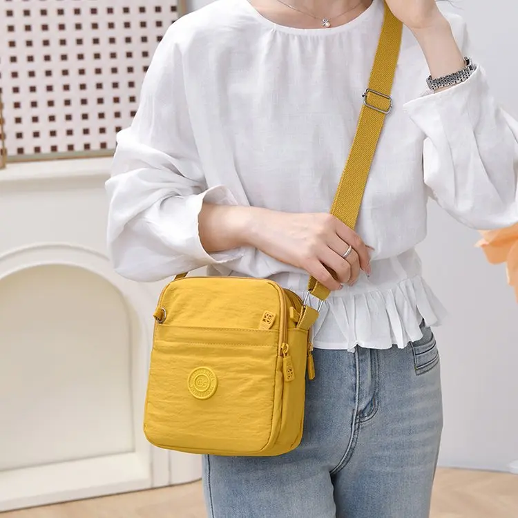2026 New Portable Lightweight Nylon Crossbody Phone Bag Women's Casual Passport Bag Street Trend Cool Style Shoulder Handbag