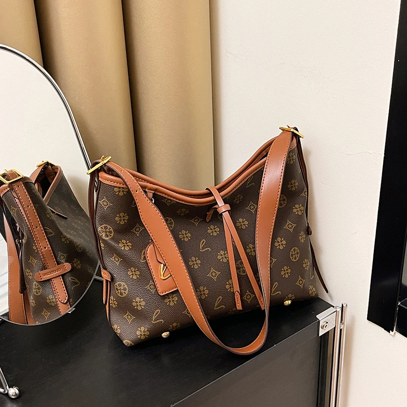 

Famous Designer Style Women's Tote Bag: Luxurious Leather Handbag With Shoulder Strap, Elegant And Spacious Carry