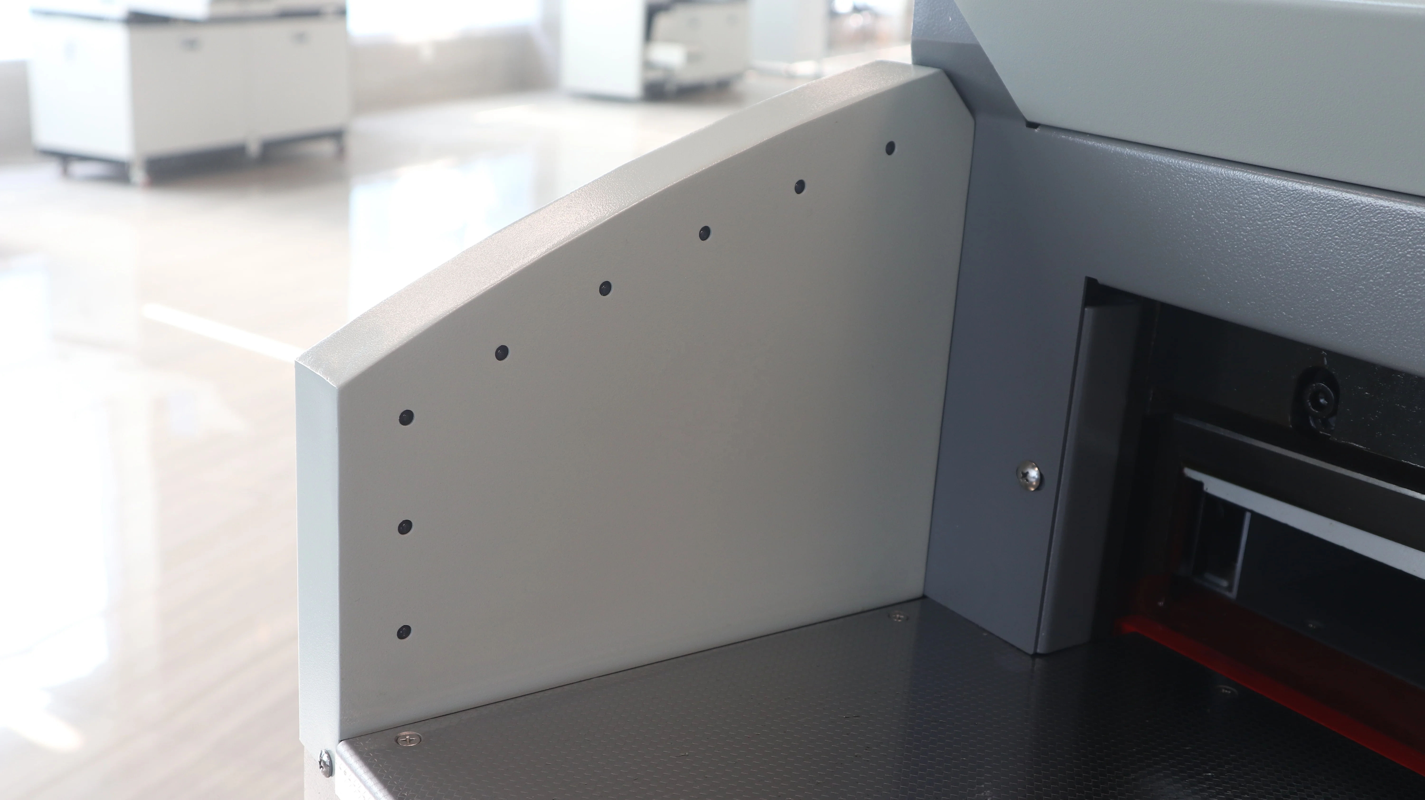 

TAOXING A3 Size Program-Controlled Electric Guillotine Sheeting and Cutting Paper Machine