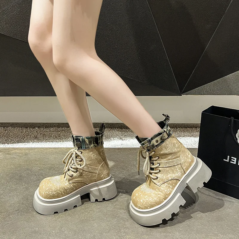 الدنيم قماش أحذية الموضة للنساء 2025 الصيف سميكة سوليد تنوعا موضة أحذية بوت قصيرة النمط البريطاني مدخنة الأحذية